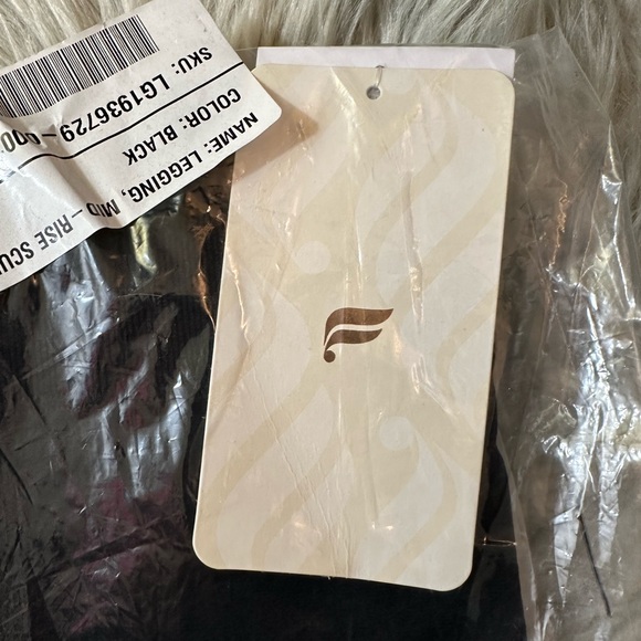 RARE NWT FABLETICS SCULPTKNIT LEPARD PRINT
7/8 LEGGING BLACK - Picture 5 of 10